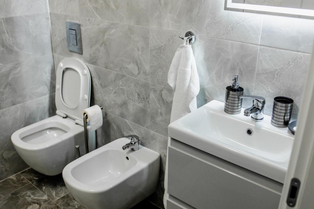 Samplus Central Apartment Крайова Екстер'єр фото